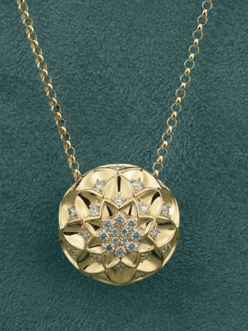 Колье из лимонного золота c бриллиантами