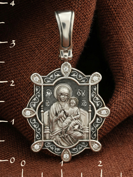 Образок из белого золота c бриллиантами