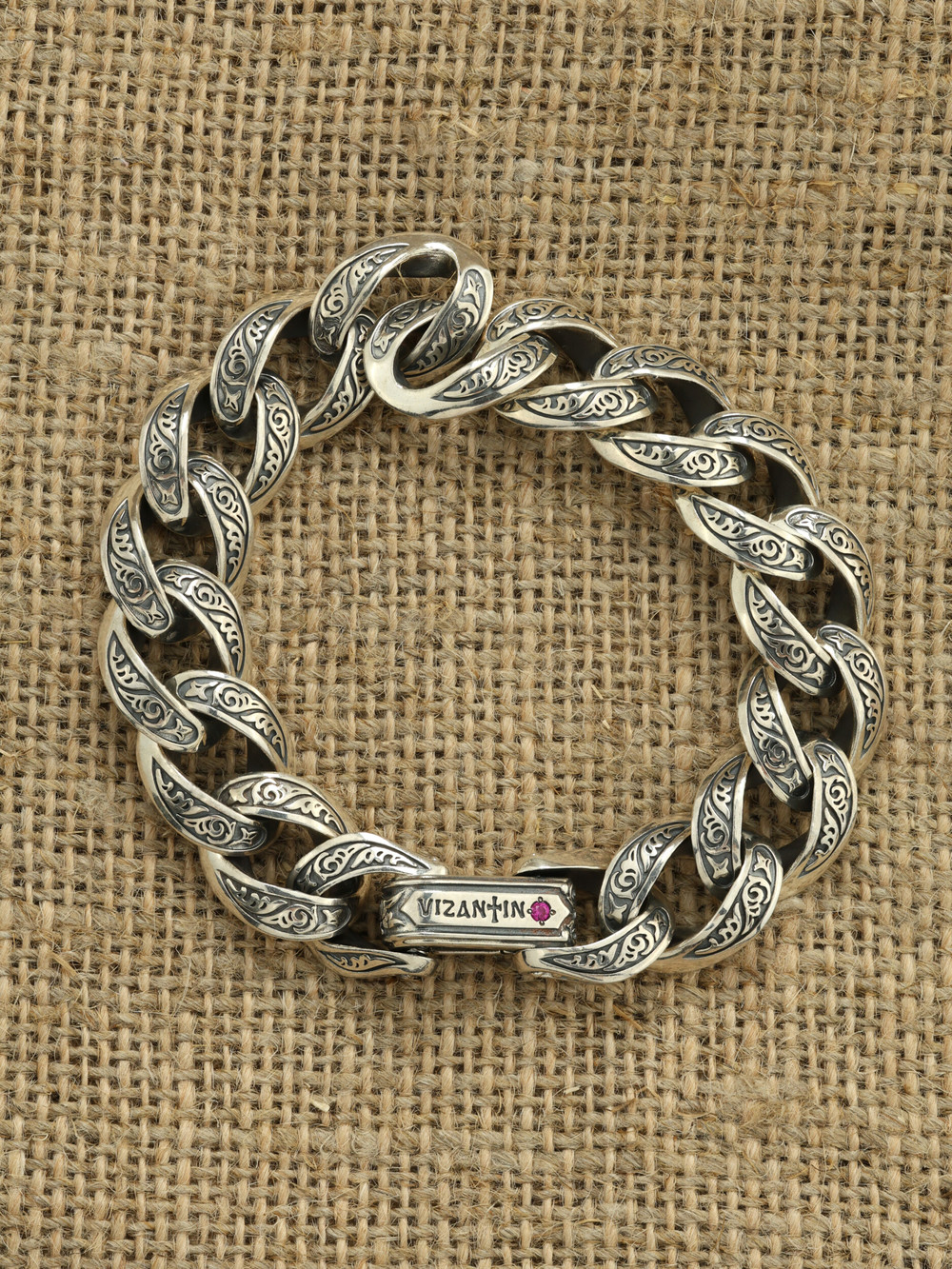 Браслет из серебра c рубином