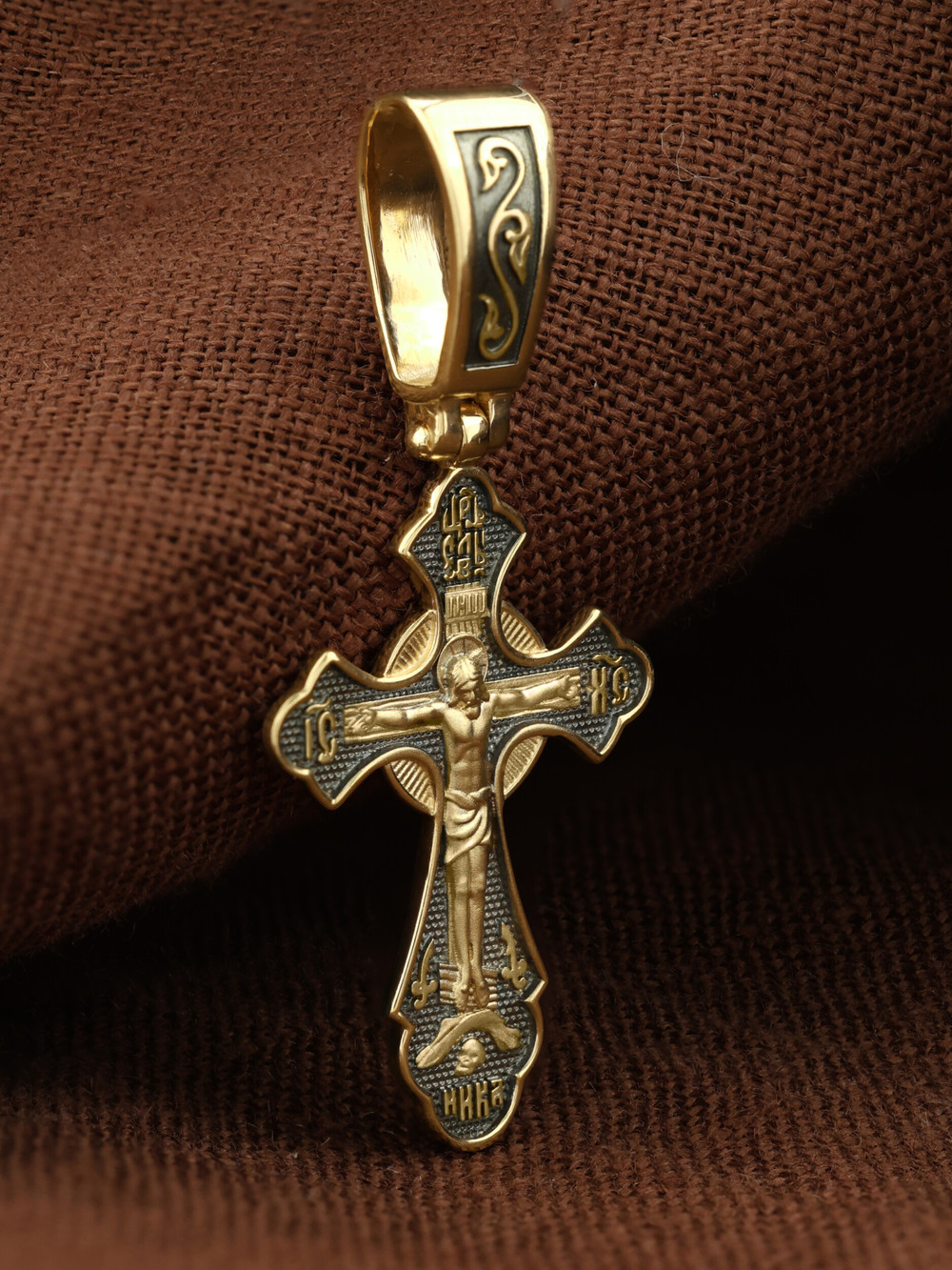 Крест из лимонного золота