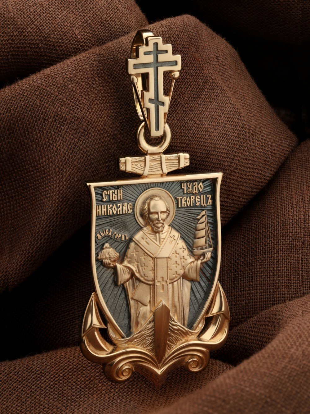 Образок из золота c эмалью