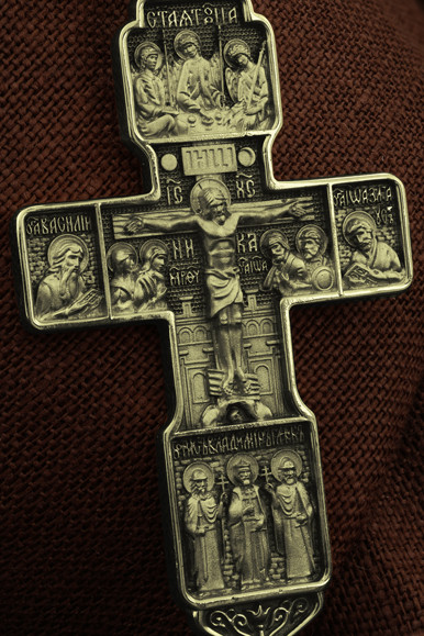 Крест из лимонного золота