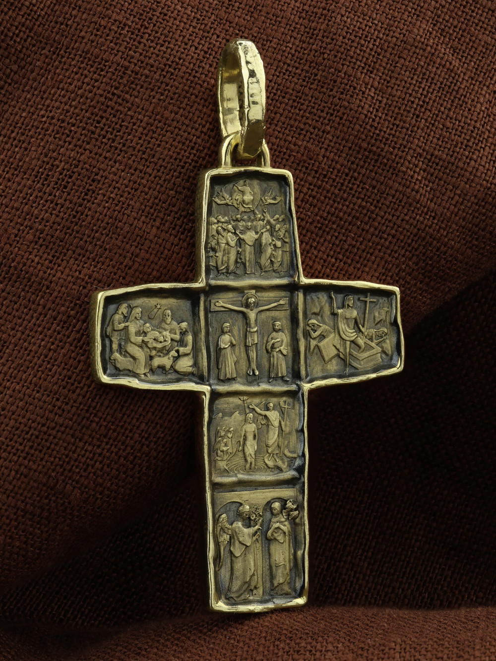 Крест из зелёного золота