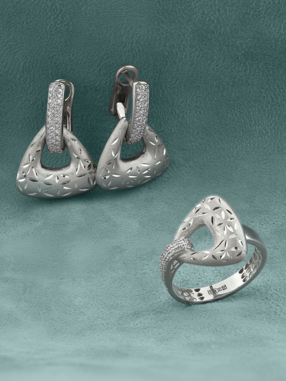 Кольцо из белого золота c бриллиантами