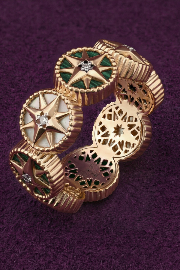 Кольцо из золота c бриллиантами, малахитом и перламутром