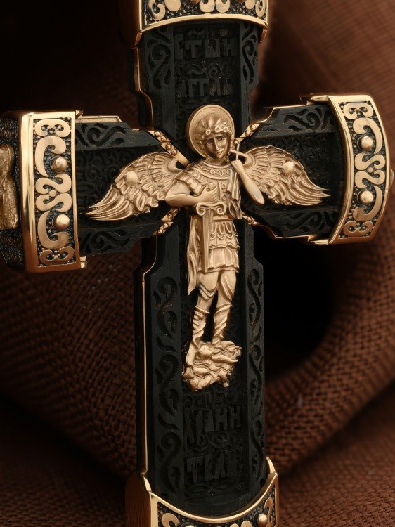 Крест из золота c эбеновым деревом