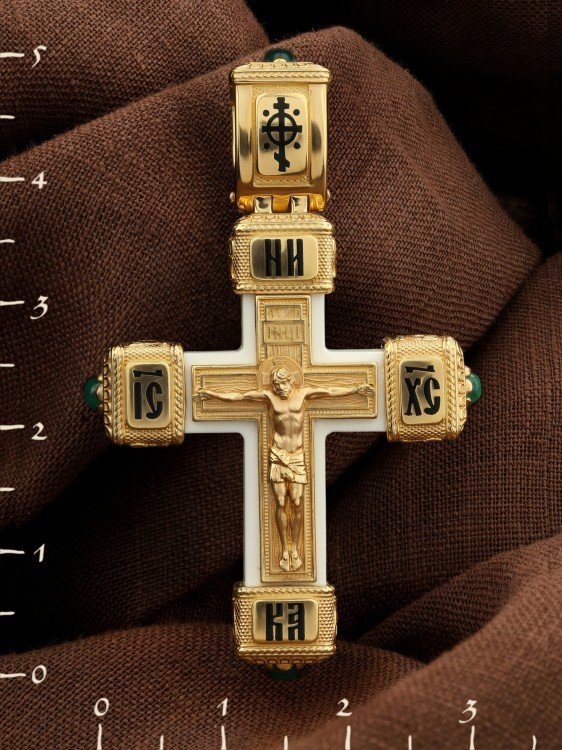 Крест из лимонного золота c эмаль , хризопразом и бивнем мамонта