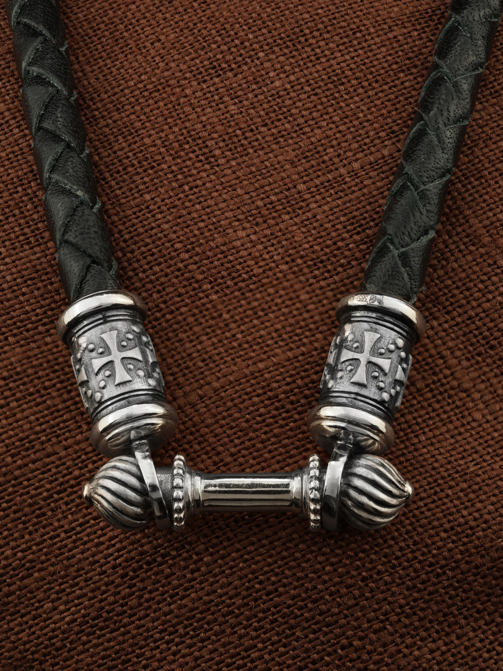 Шнурок кожаный из белого золота c кожаным шнурком