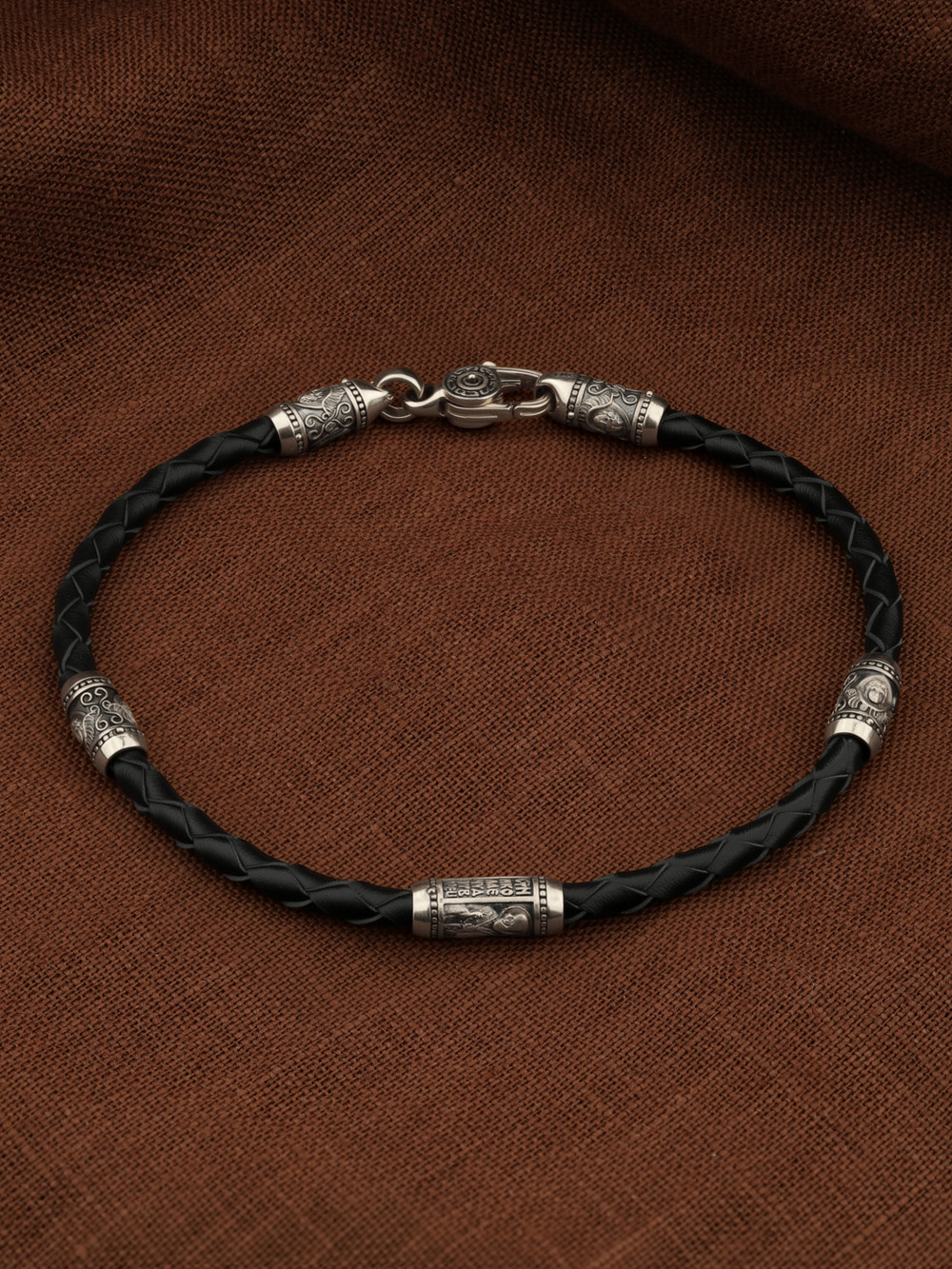 Браслет из белого золота c кожаным шнурком