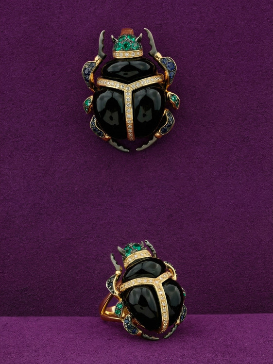 Кольцо из лимонного золота c бриллиантами, сапфиром, изумрудом и ониксом