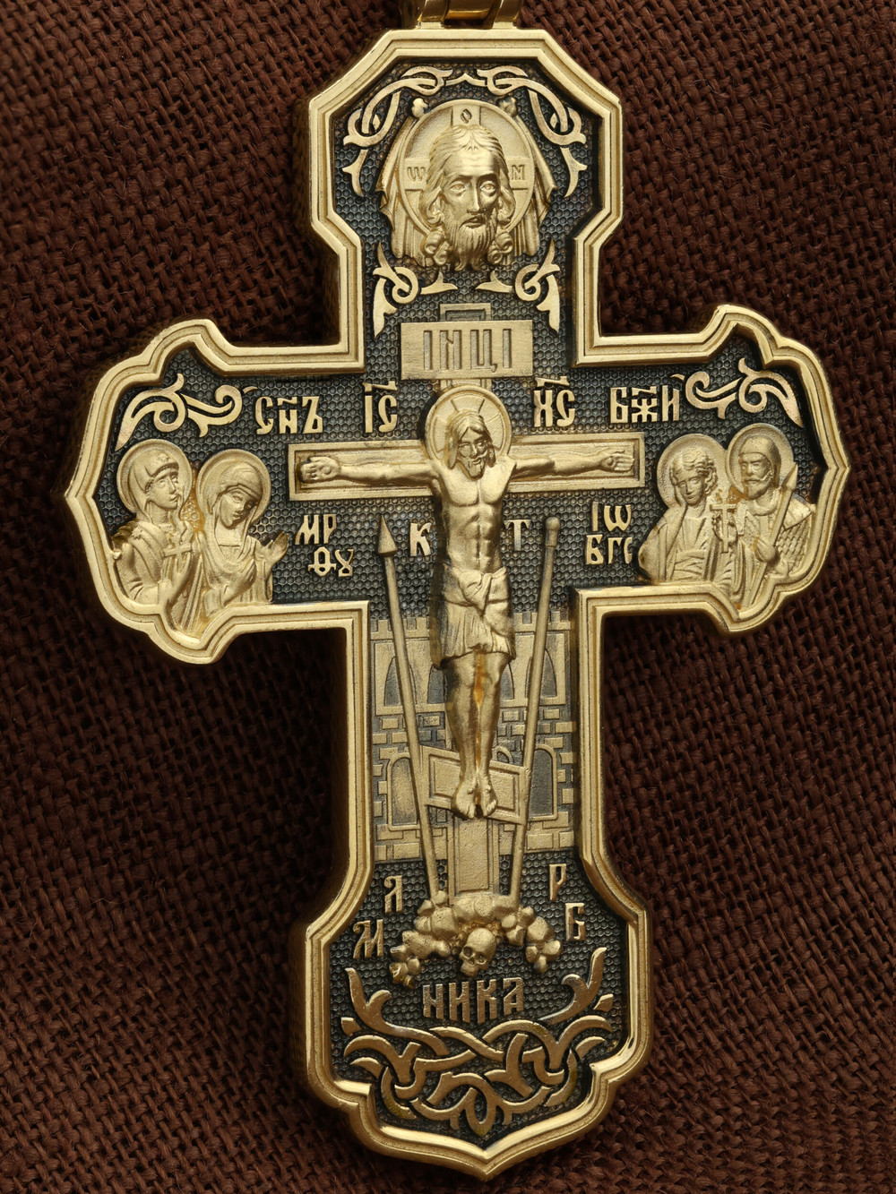 Крест из лимонного золота