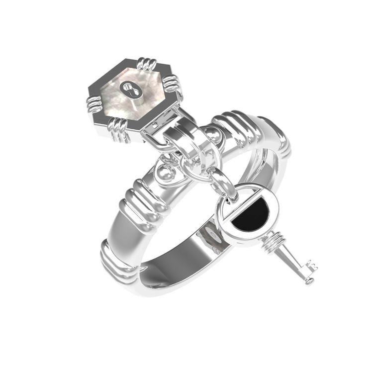 Кольцо из белого золота c ониксом и перламутром