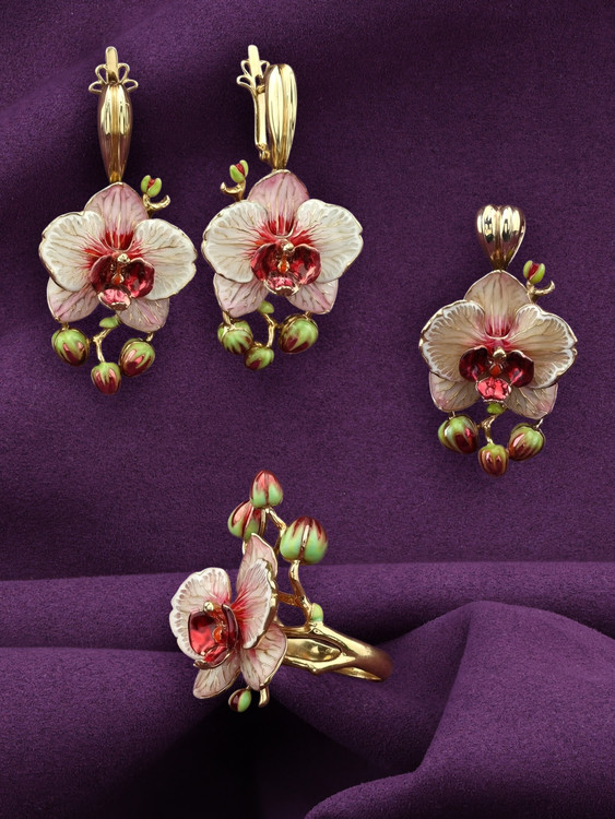 Кольцо из лимонного золота c эмалью