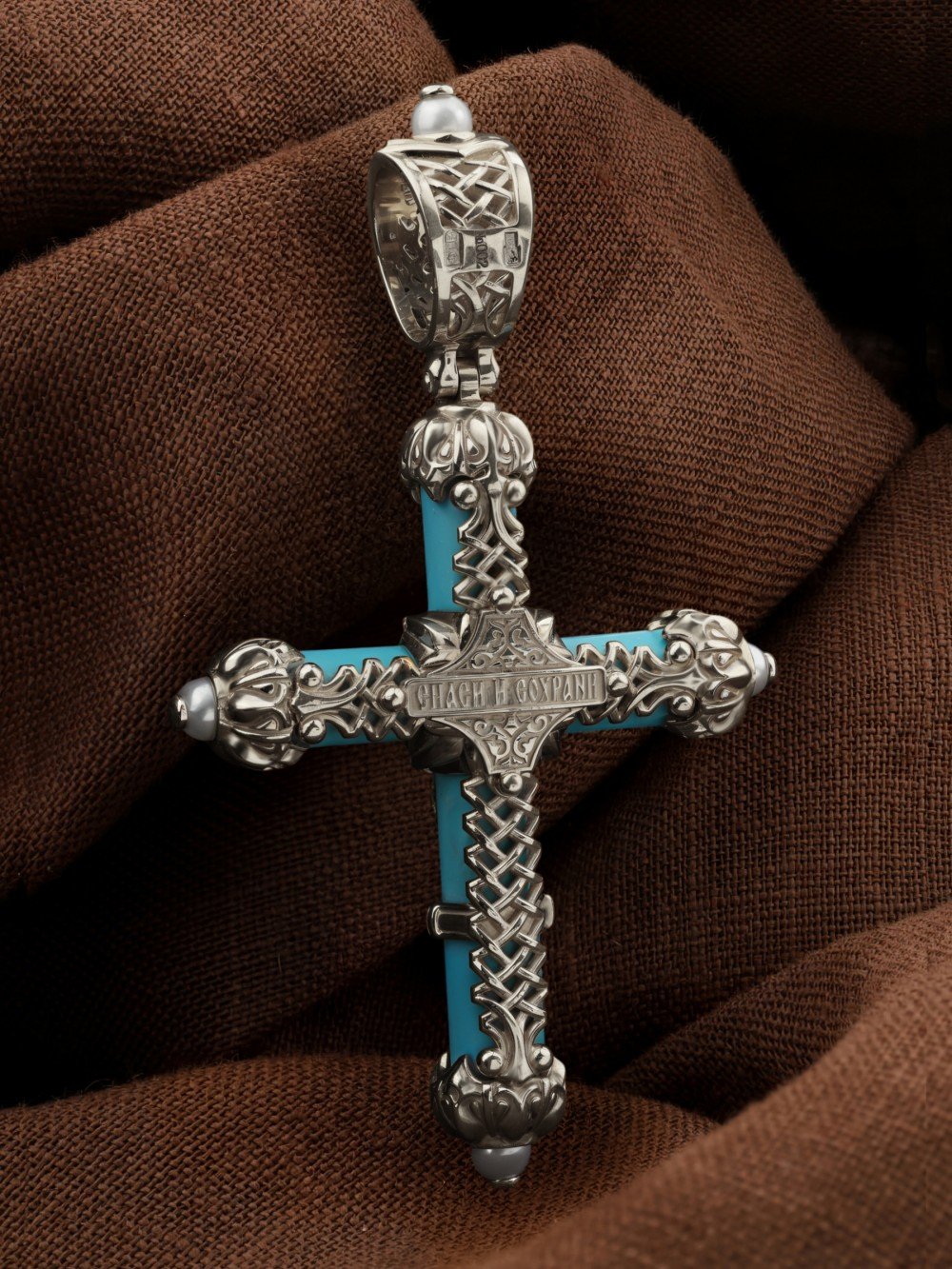 Крест из белого золота c жемчугом и бирюзой