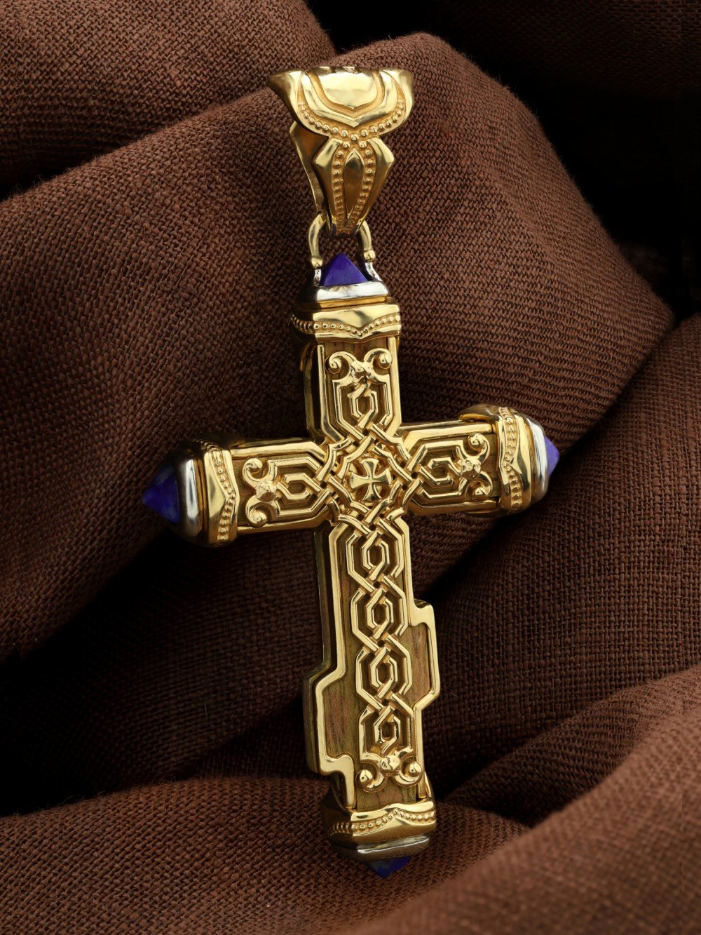 Крест из лимонного золота c лазуритом и железным деревом