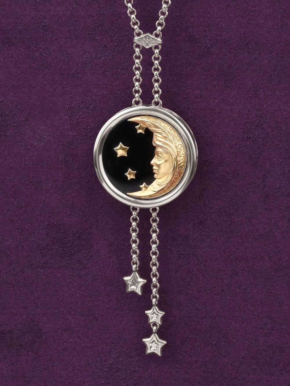 Колье из белого золота c ониксом и перламутром