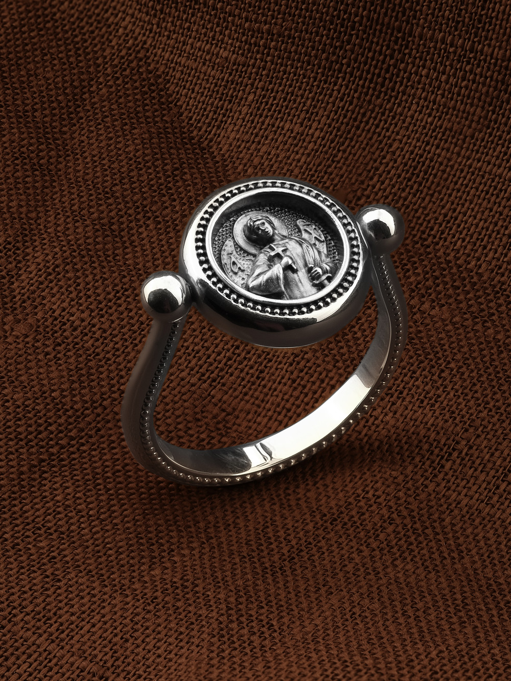 Кольцо из белого золота