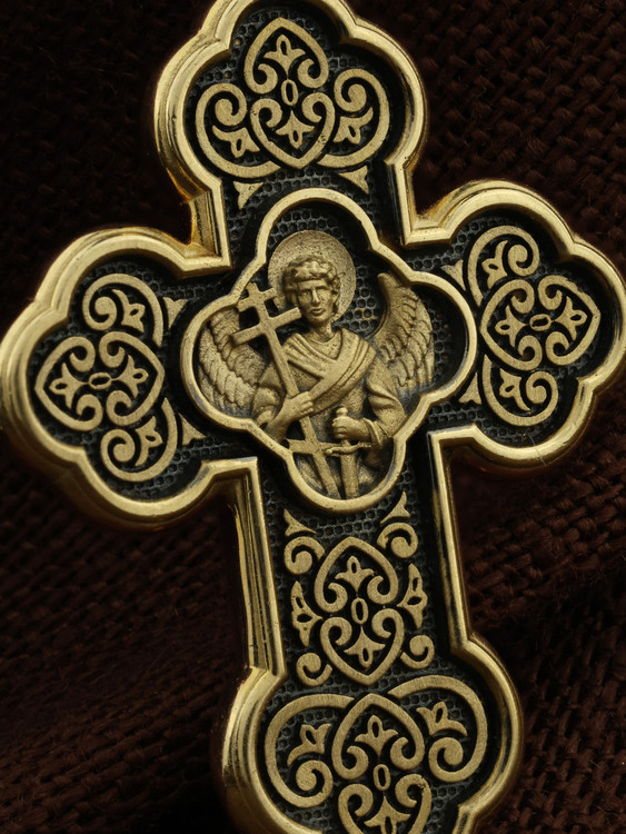 Крест из лимонного золота