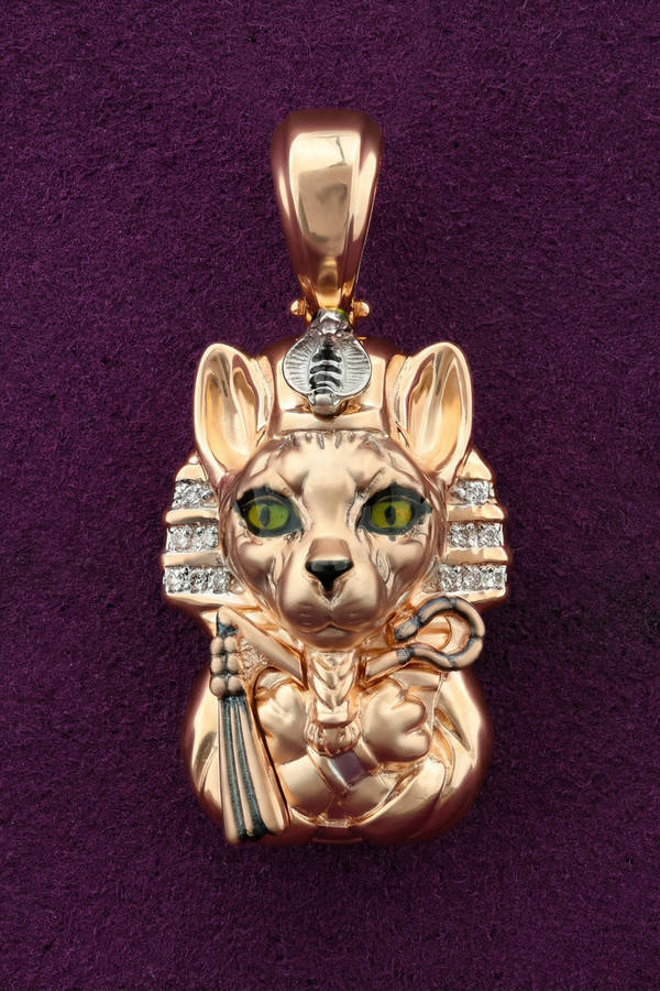 Подвеска из золота c эмалью, бриллиантами и рубином