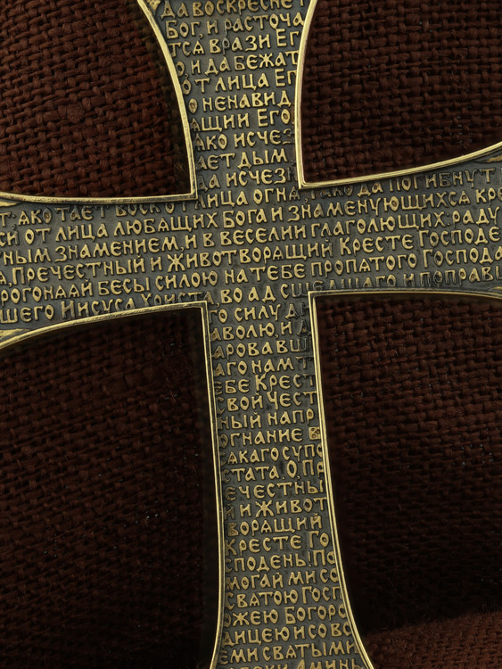 Крест из лимонного золота