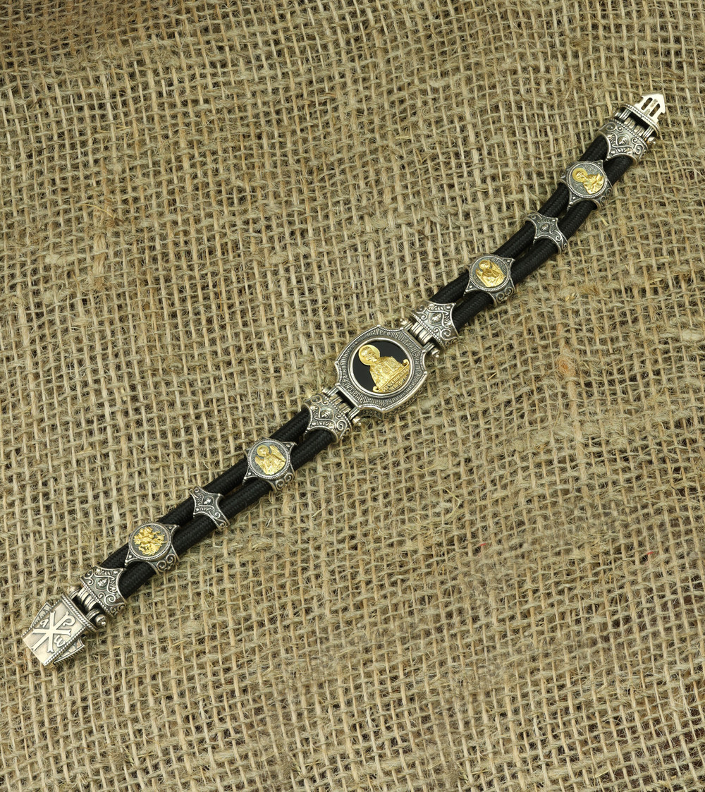 Браслет из серебра и золота c ониксом и шёлковым шнурком