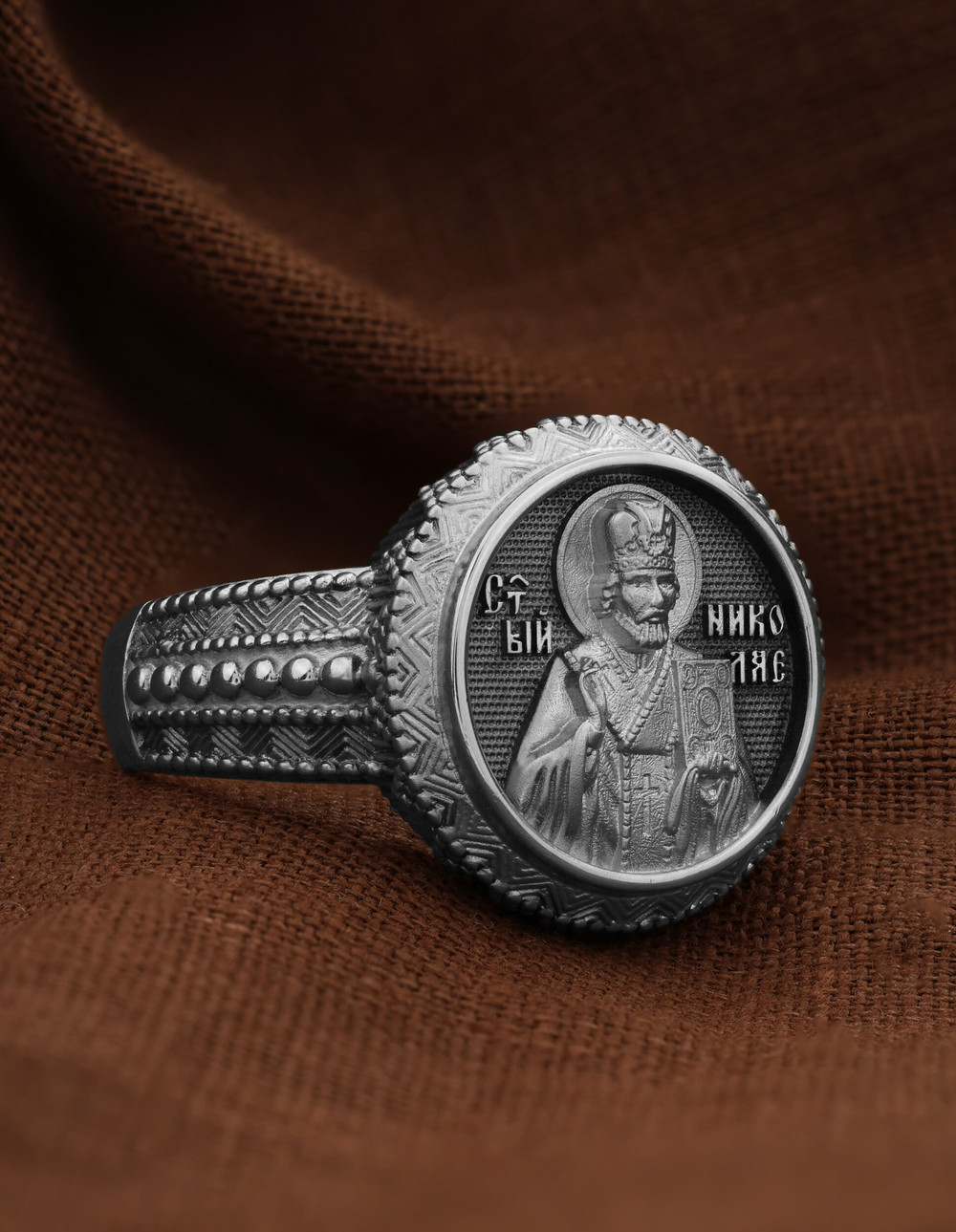 Кольцо из белого золота