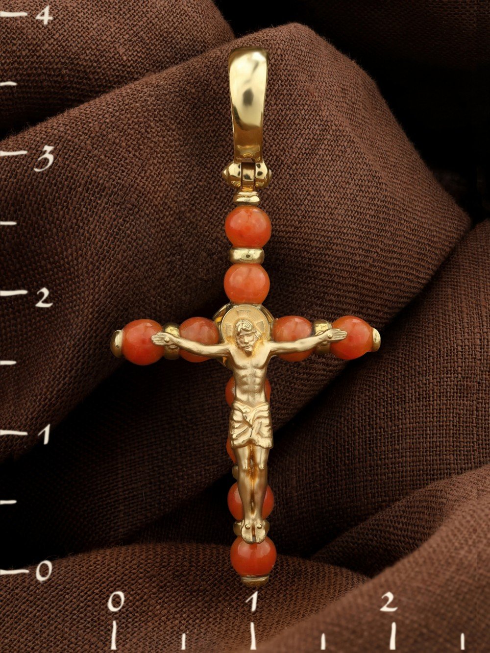 Крест из лимонного золота c кораллом