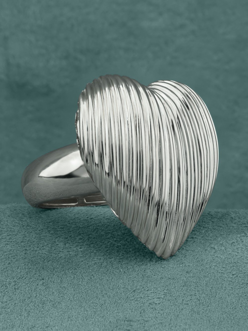 Кольцо из белого золота c рубином