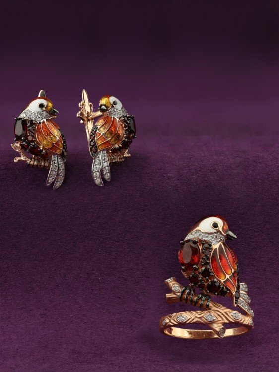 Серьги из золота c эмалью, фианитом и гранатом