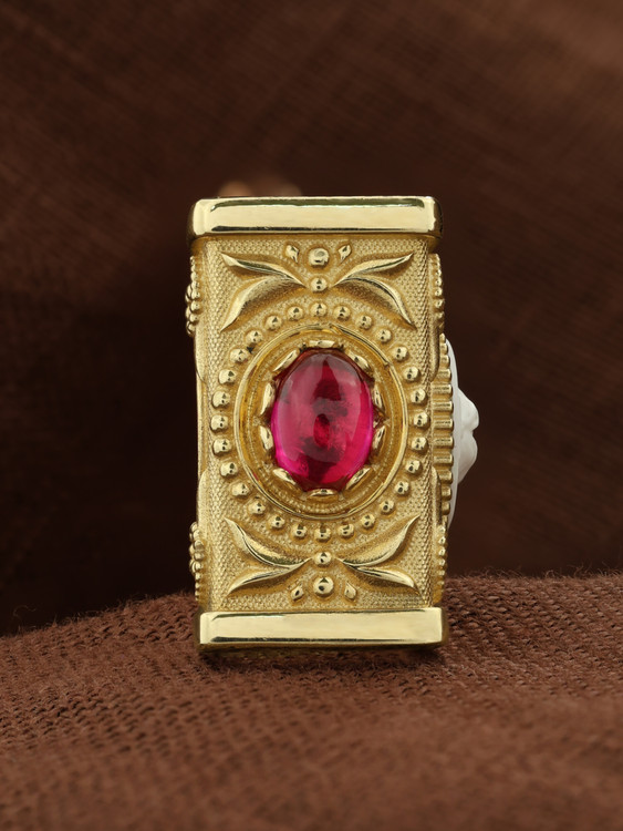 Образок из лимонного золота c эмалью, рубином и бивнем мамонта