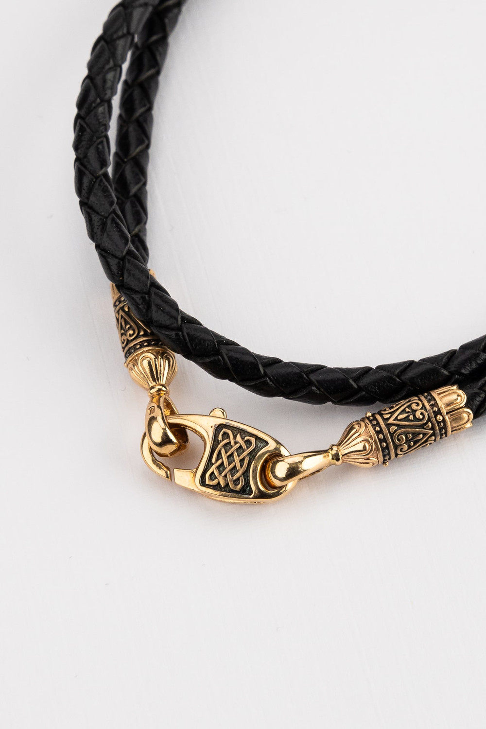 Шнурок кожаный из золота c кожаным шнурком