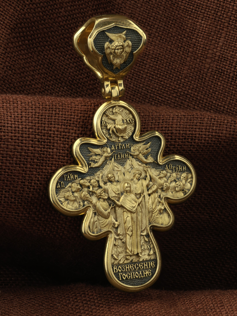 Крест из лимонного золота