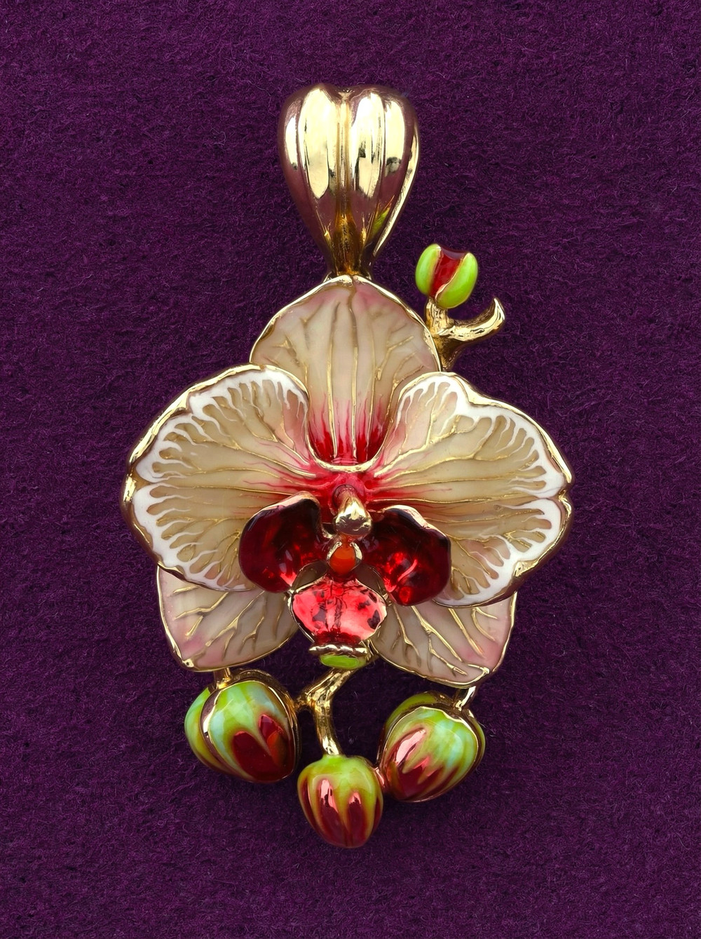 Подвеска из лимонного золота c эмалью