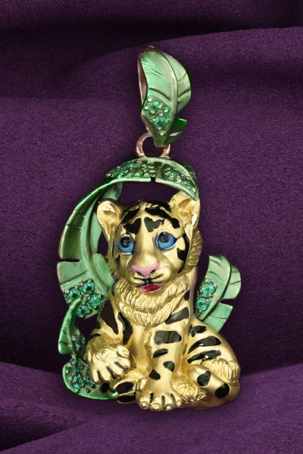 Подвеска из золота c эмаль и изумрудом