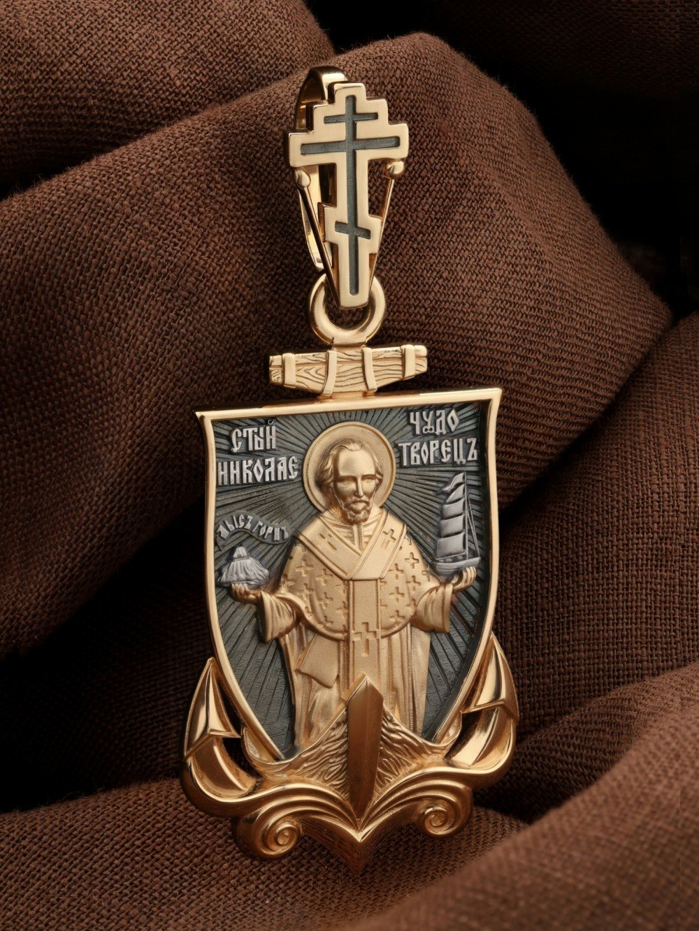 Образок из золота c эмалью