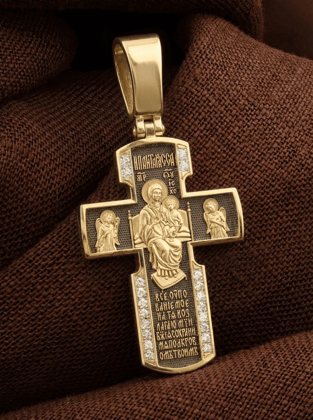 Крест из лимонного золота c бриллиантами