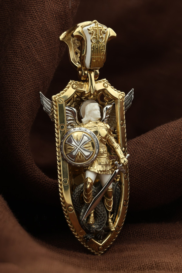 Образок из лимонного золота c эмаль и бивнем мамонта