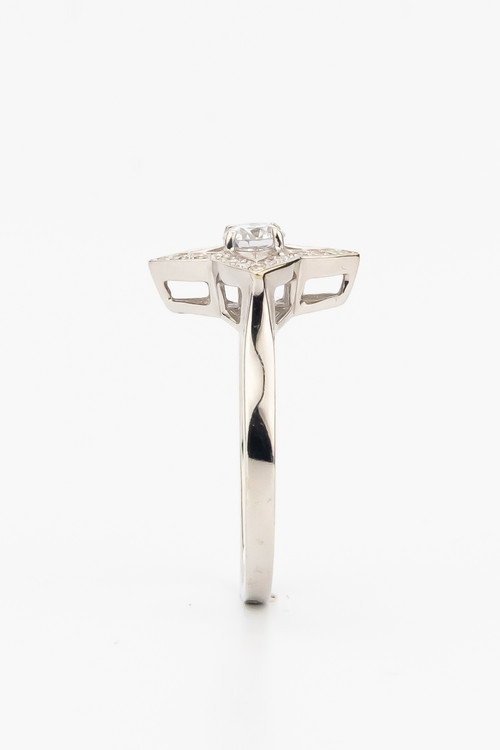 Кольцо из белого золота c бриллиантами