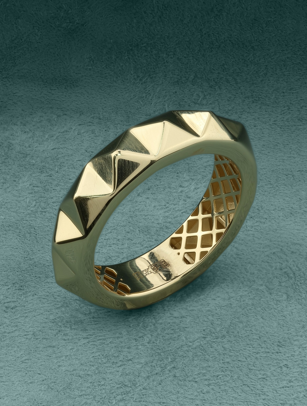 Кольцо из лимонного золота