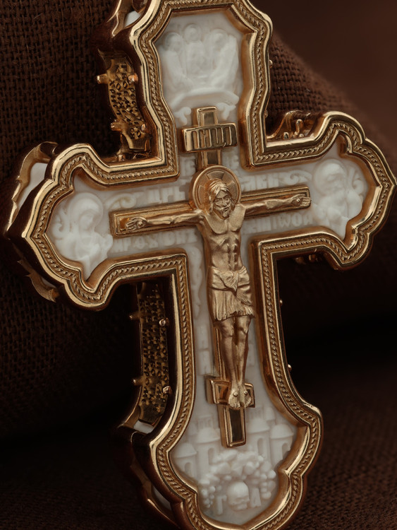 Крест из золота c бивнем мамонта