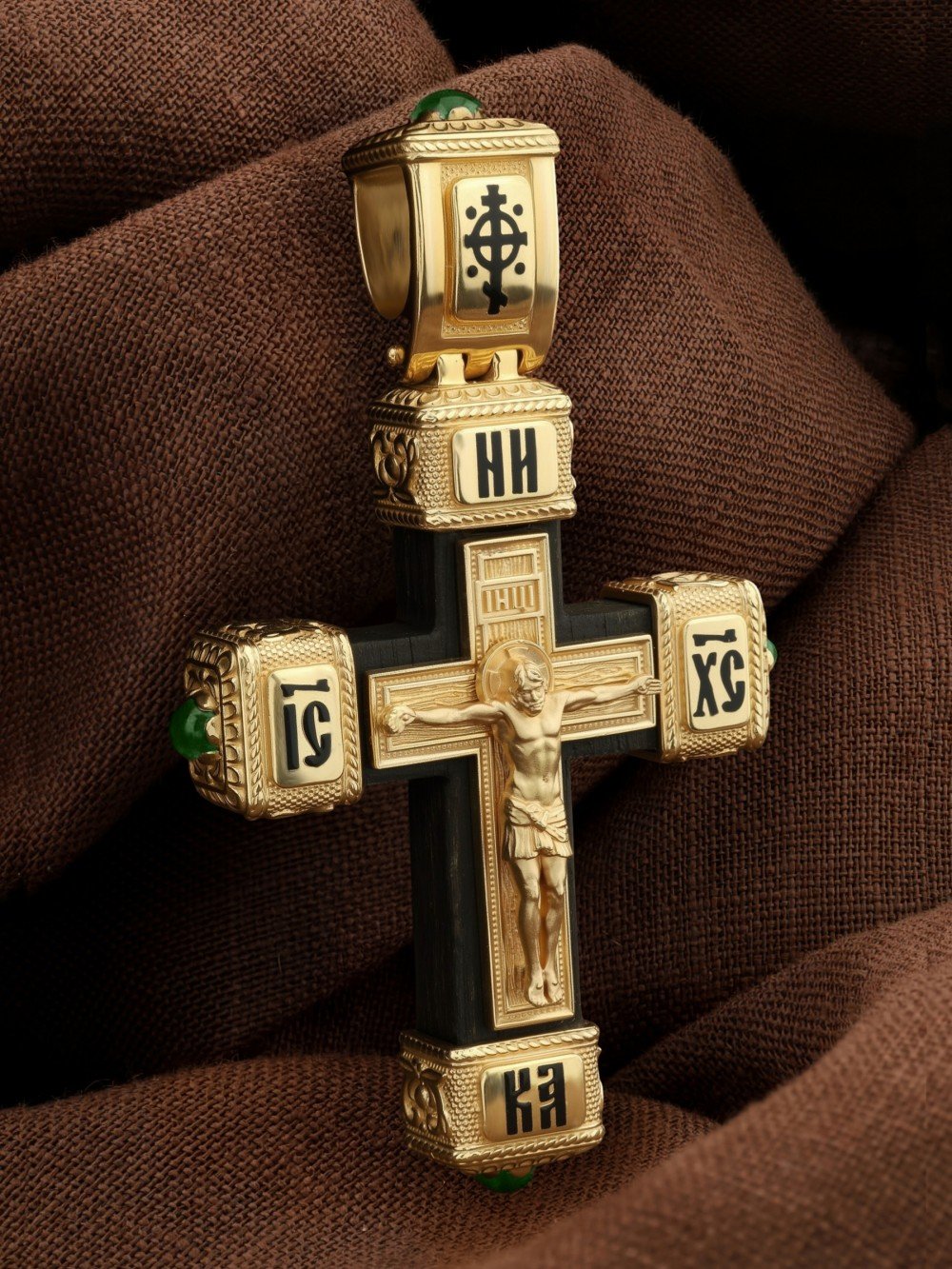 Крест из лимонного золота c эмалью, хризопразом и эбеновым деревом