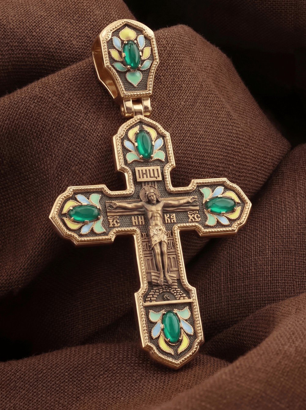 Крест из золота c эмалью и хризопразом