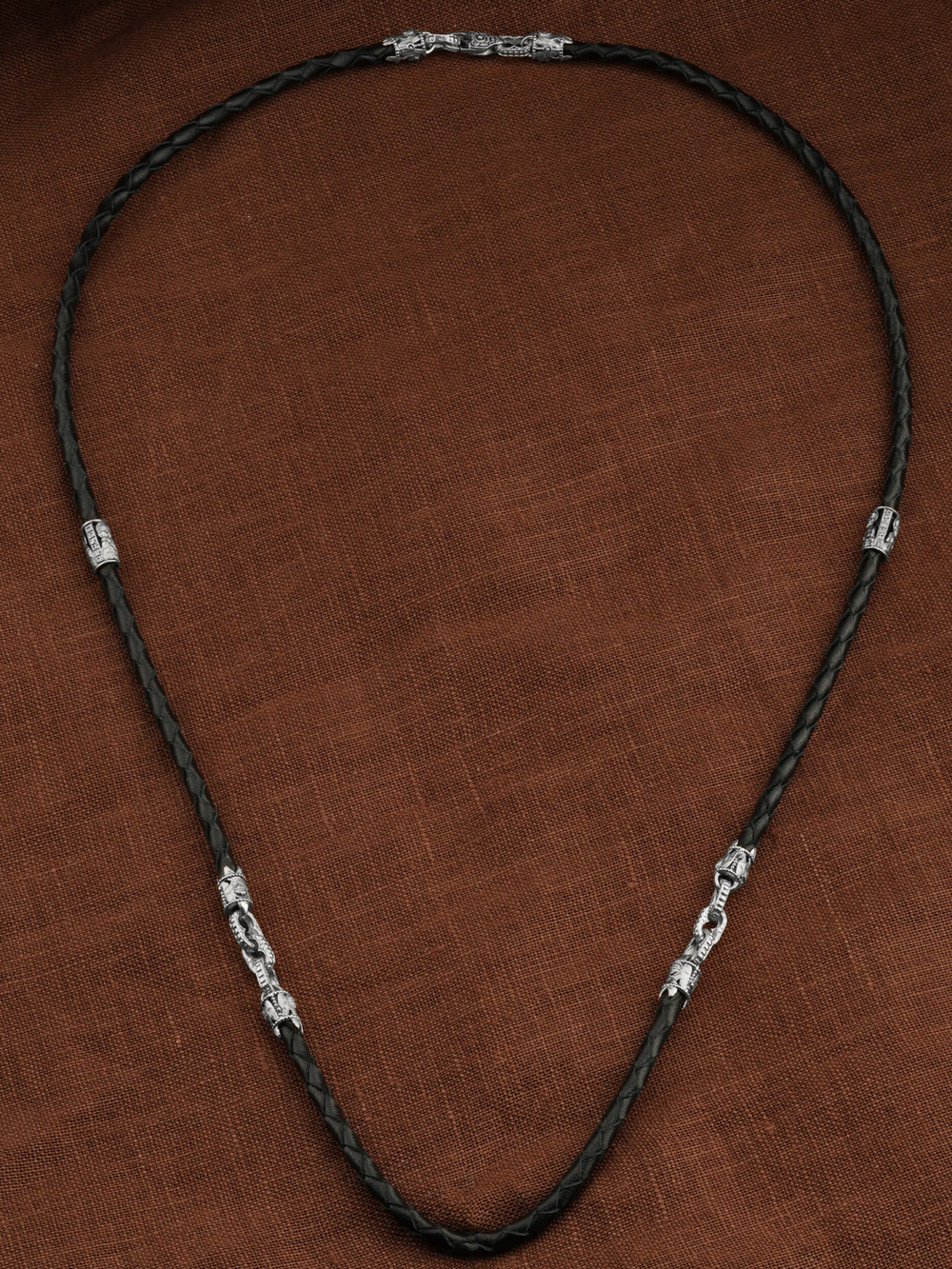 Шнурок кожаный из белого золота c кожаным шнурком