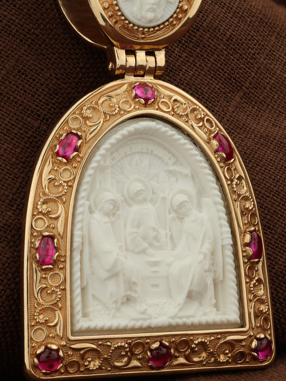 Образок из золота c эмаль , рубином и бивнем мамонта