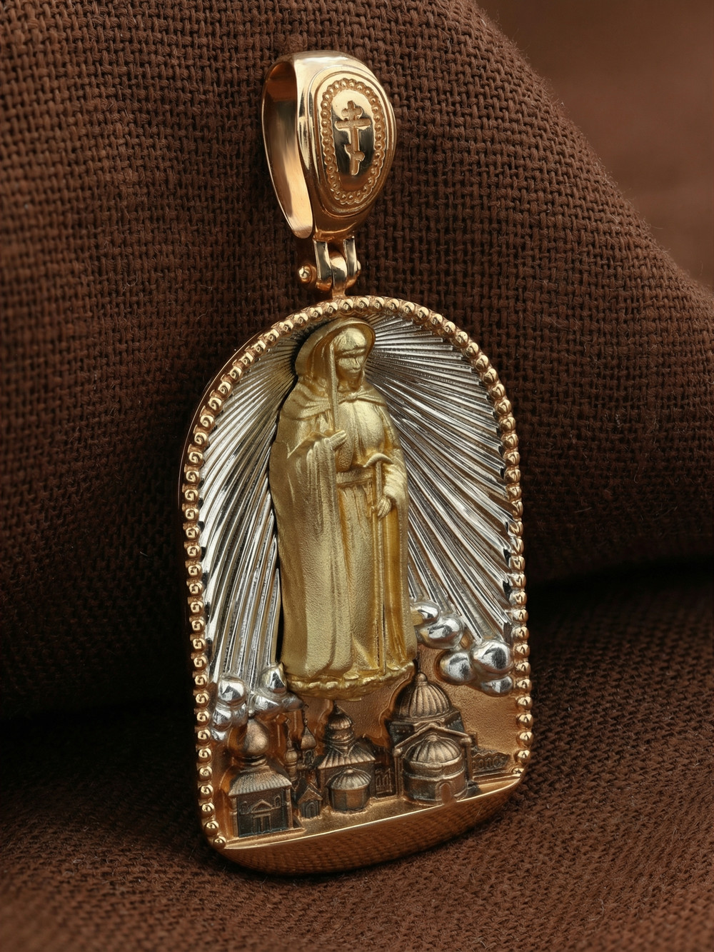 Образок из золота c эмалью