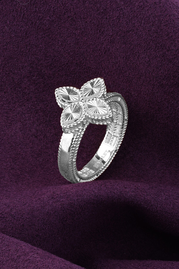 Кольцо из белого золота