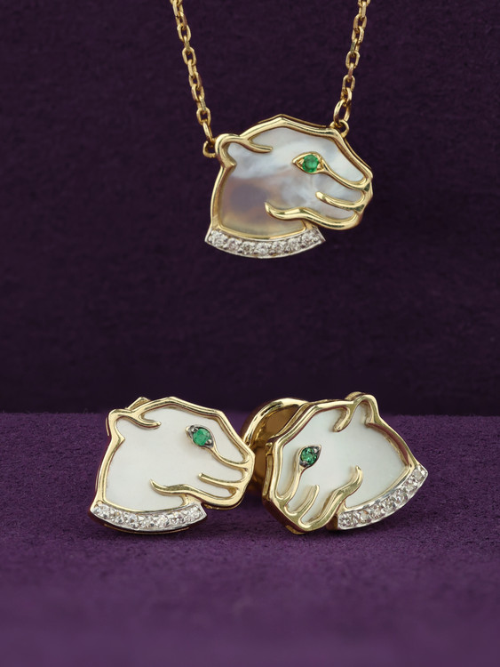 Колье из лимонного золота c бриллиантами, изумрудом и перламутром