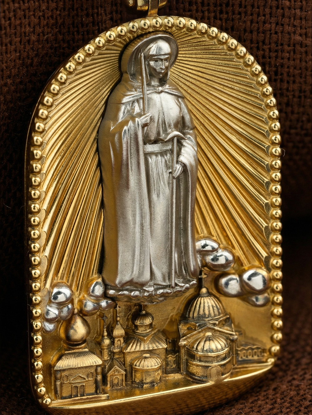 Образок из лимонного золота c эмалью