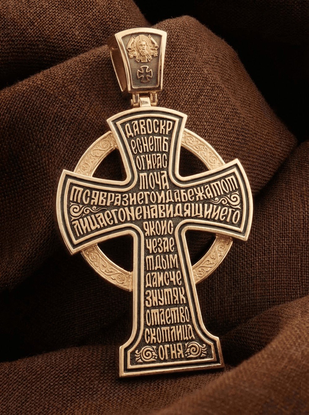 Крест из золота c эмалью и бриллиантами