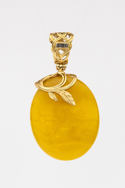 Подвеска из лимонного золота c росписным янтарём